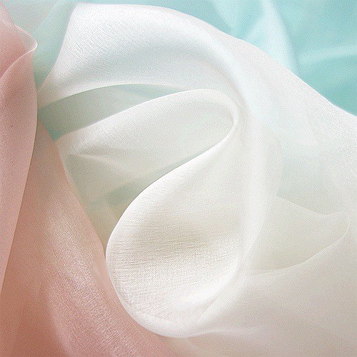 Țesătură șifon de mătase brodat